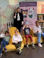 Gutscheinübergabe an die Gewinnerinnen und Gewinner der Lesepassaktion 2025