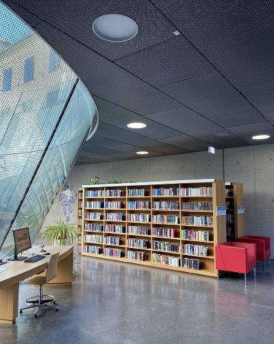 Freihandbereich in der Landesbibliothek © LB